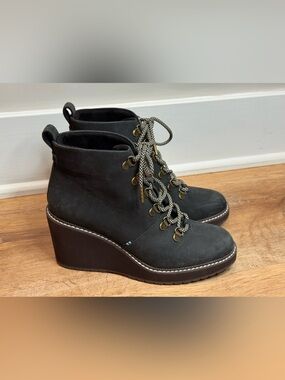 NEW TOMS MELROSE WATER RESISTANT Black Wedge Ankle Boots Size 7